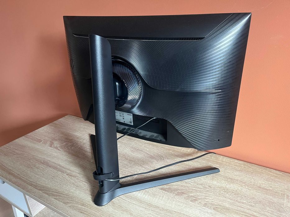 Samsung Odyssey G6 27" QHD 240Hz Curvo – LS27BG650EU