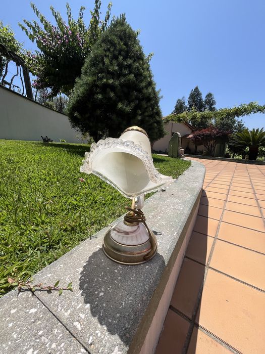 Candeeiro de teto e candeeiro de mesinha de cabeceira