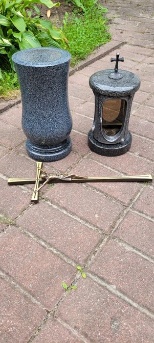 Zestaw nagrobny – krzyż metalowy 40 cm + wazon i lampion granitowy