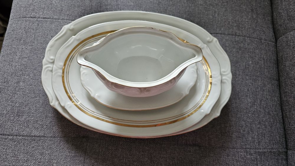 Chodzież elementy serwisu obiadowego sosjerka i dwa półmiski