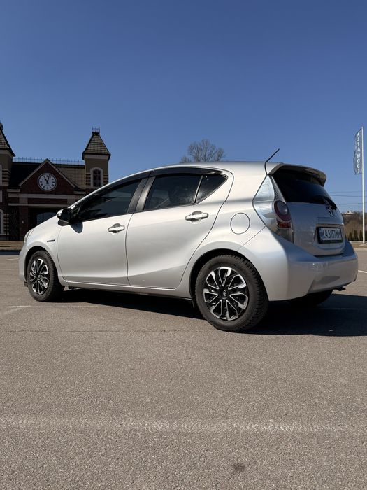 Toyota Aqua 2014 рік