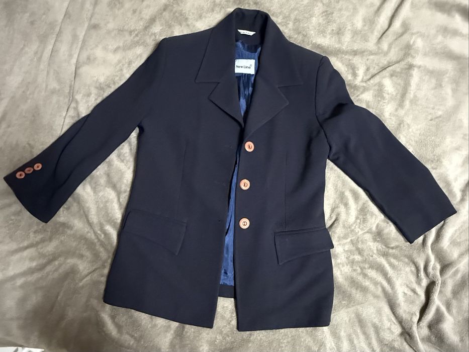 Віддаю безкоштовно 2 теплі піджаки для дівчини 40-42 розміру