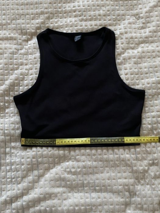 Prążkowany Crop Top SHEIN – Klasyka i Styl