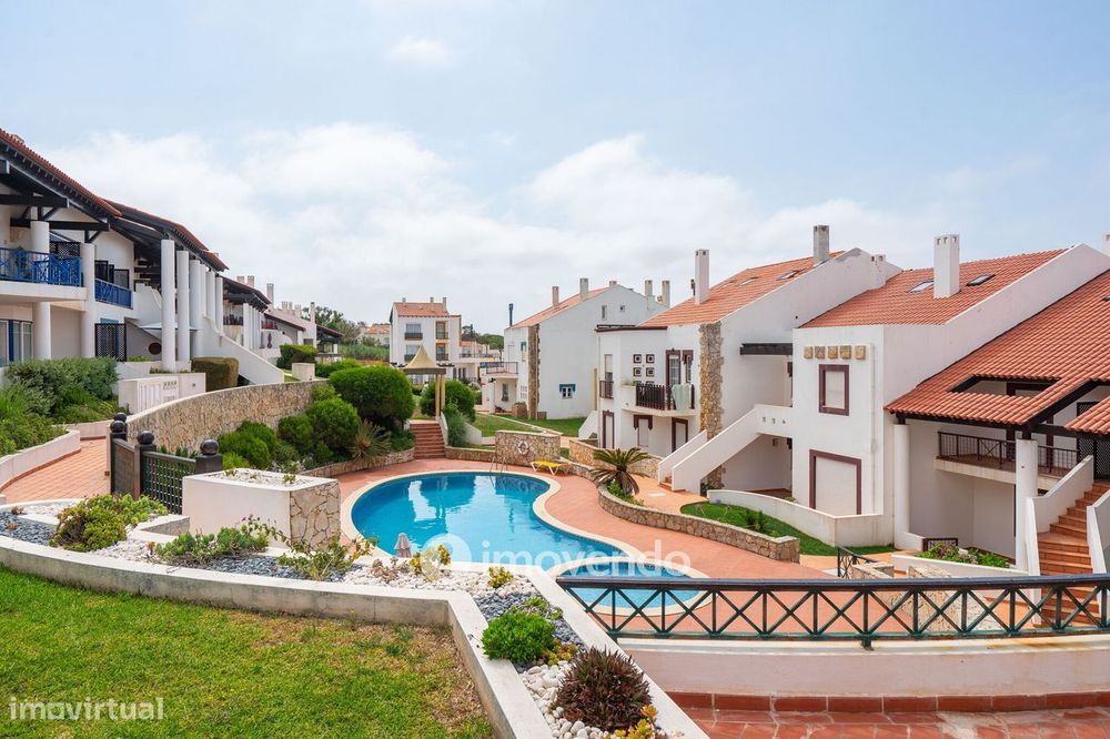 Apartamento T2, num condomínio com piscina, em São Martinho do Porto