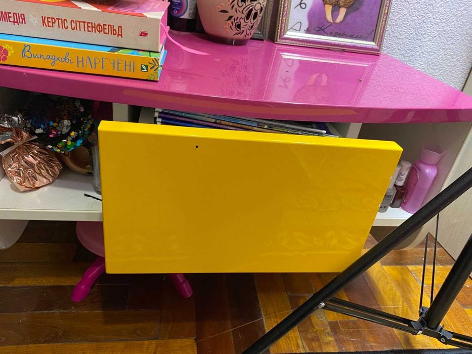 Тумба підвісна для дівчинки