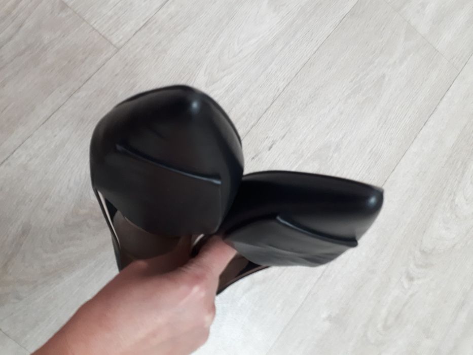 Туфли кожаные Estro 39