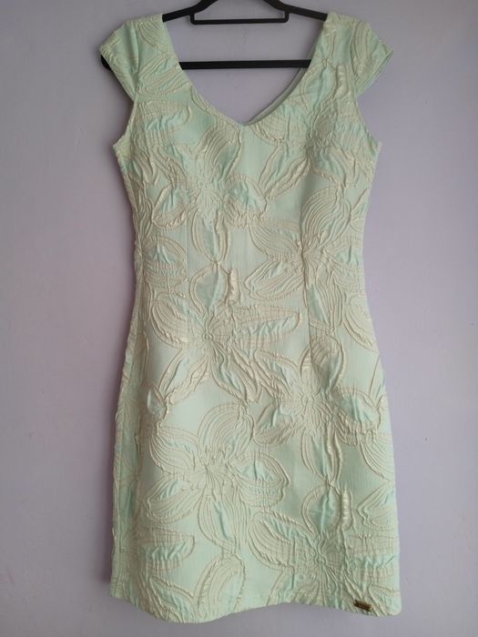 Sukienka S błyszcząca