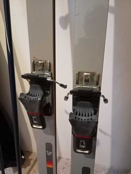 Esquis, Fixações e saco