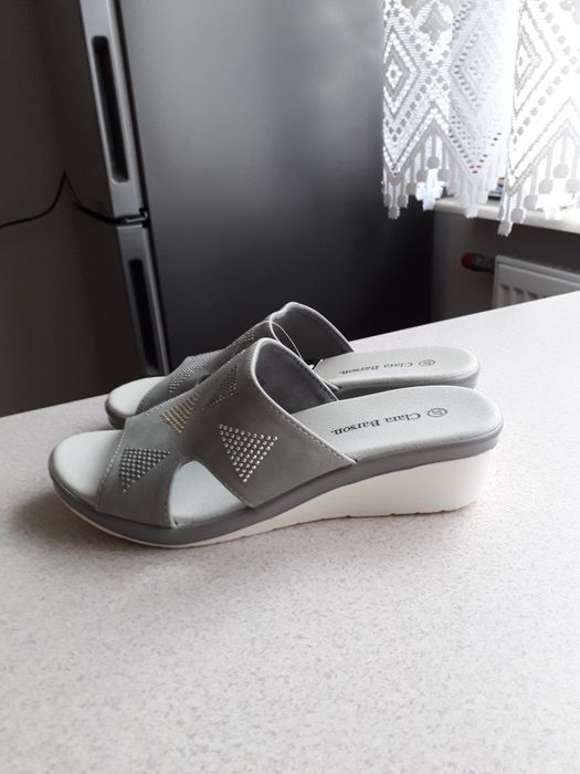 NOWE z metka klapki - roz. 37