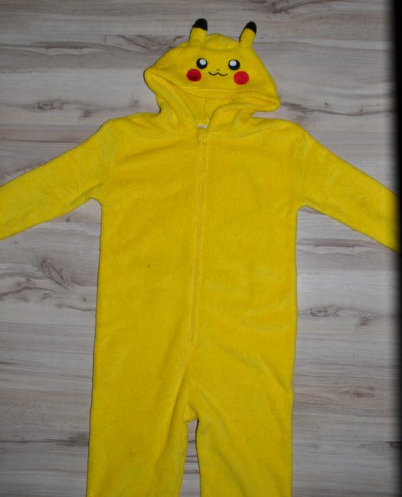 37^ pokemon pikachu strój przebranie piżama 9/10 Lat_ 134/140