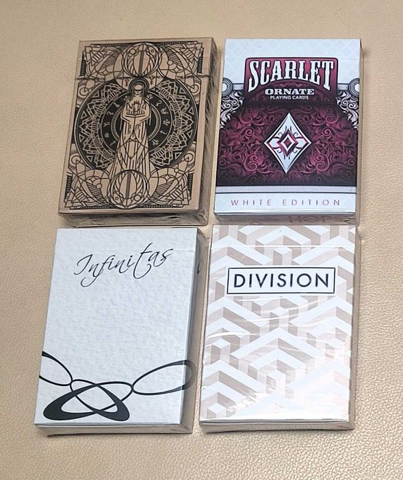 Baralho de Cartas Salem, Ornate White Scarlet, Infinitas e Division