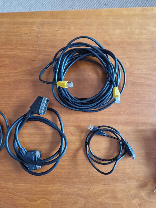 Cabos diversos (USB, Ethernet, Scart , RCA, Antena)