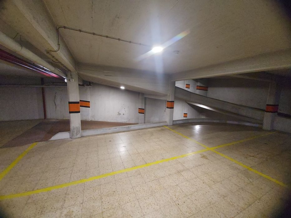 Lugar de Estacionamento duplo na Estrela