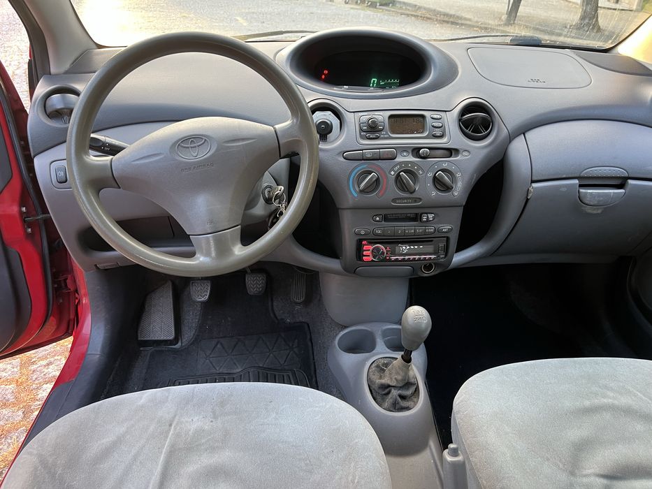 Toyota Yaris 1.0 VVT-i — Março de 2001
