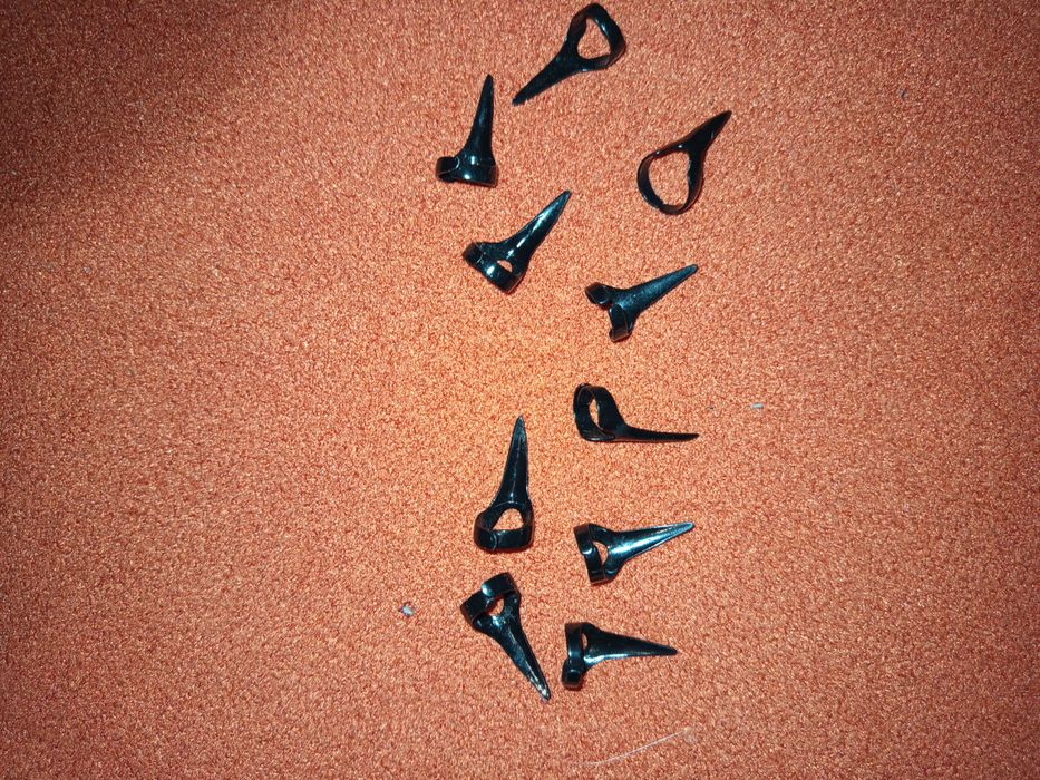 Емо, рок браслети, значки і різні дрібниці