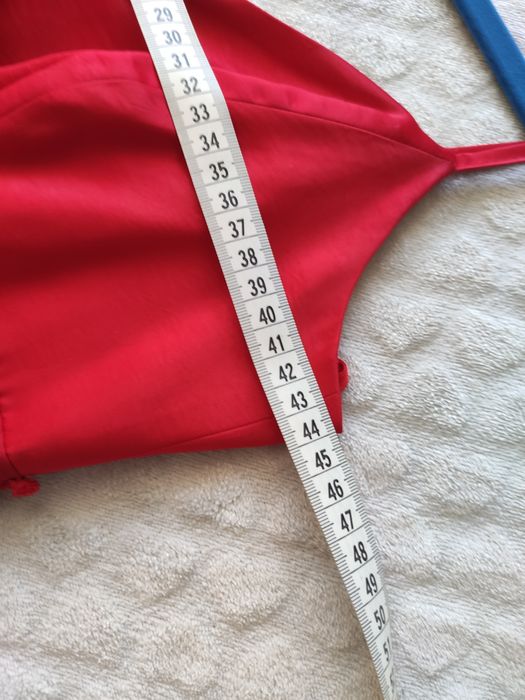 Suknia balowa z plisowaną spódnicą i wysokim stanem