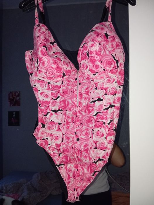 Śliczne body w kwiatowy wzór