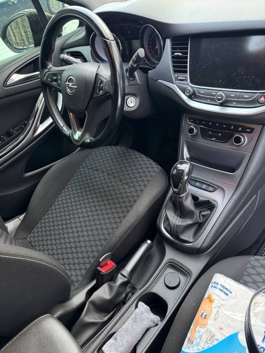 Продам власний автомобіль Опель Астра К