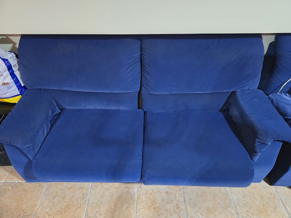 Conjunto de 2 Sofás Azuis (Para Desocupar)