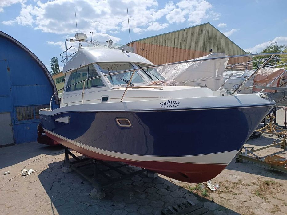 Łódź motorowa kabinowa / jacht motorowy Beneteau Antares 9