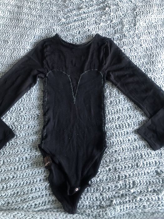 Body czarne z przeswitujacym przodem i rekawkami idealne na impreze su