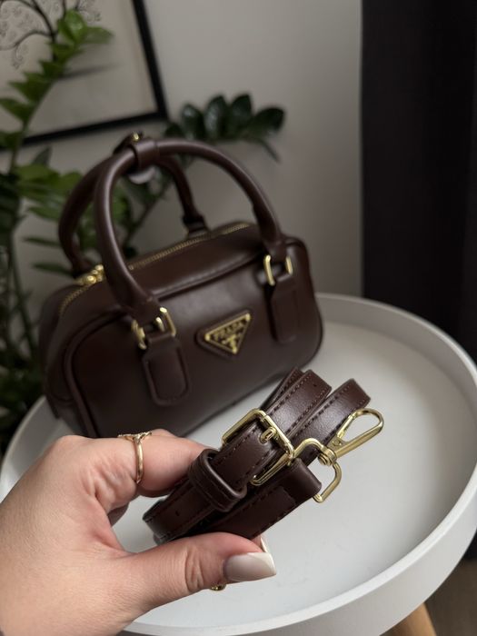 Популярна сумочка з ручками у стилі prada прада сумка