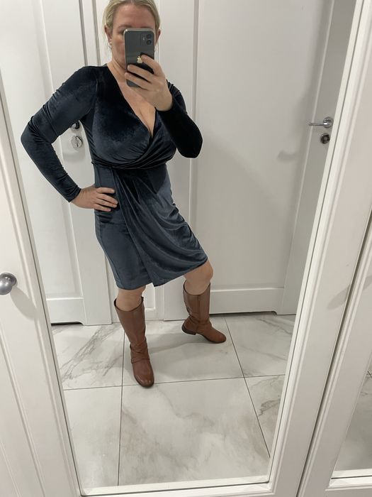 Sukienka Reserved welurowa kopertowa