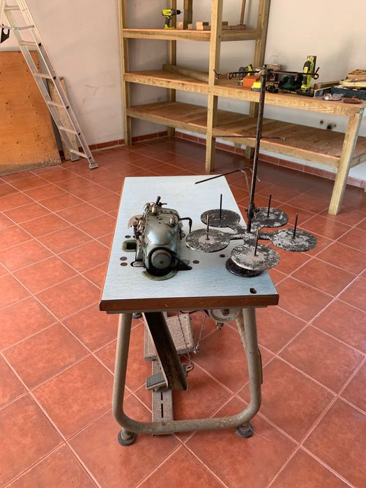 Máquina costura corte e coze industrial de 5 linhas