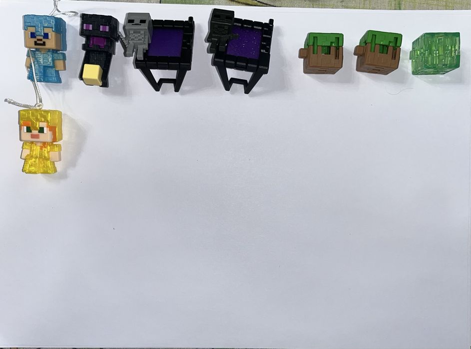 Фігурки Kinder Joy по грі «Minecraft»/«Майнкрафт»