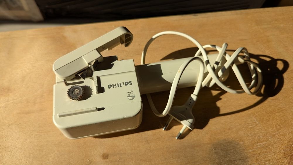 Вінтажний електричний консервний ніж Philips HR-2475/A