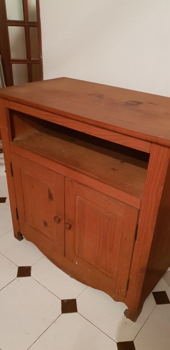 Móvel de madeira usado