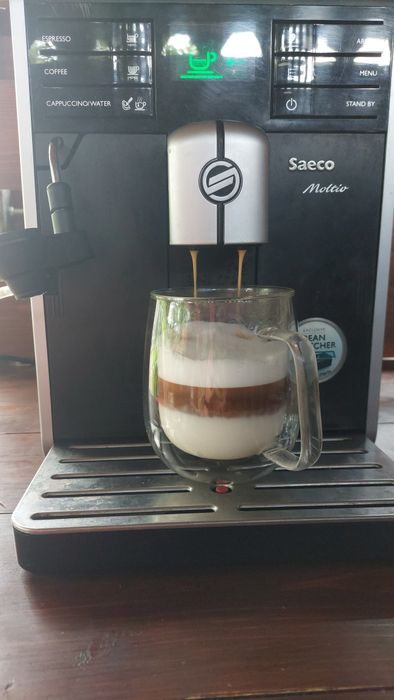 Saeco кавоварка кавомашина з капучинатором  кофемашина