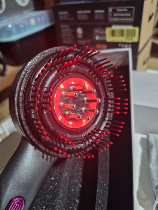 Масажер - гребінець для волосся .