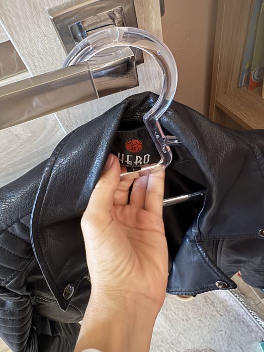 Шкіряна куртка коротка