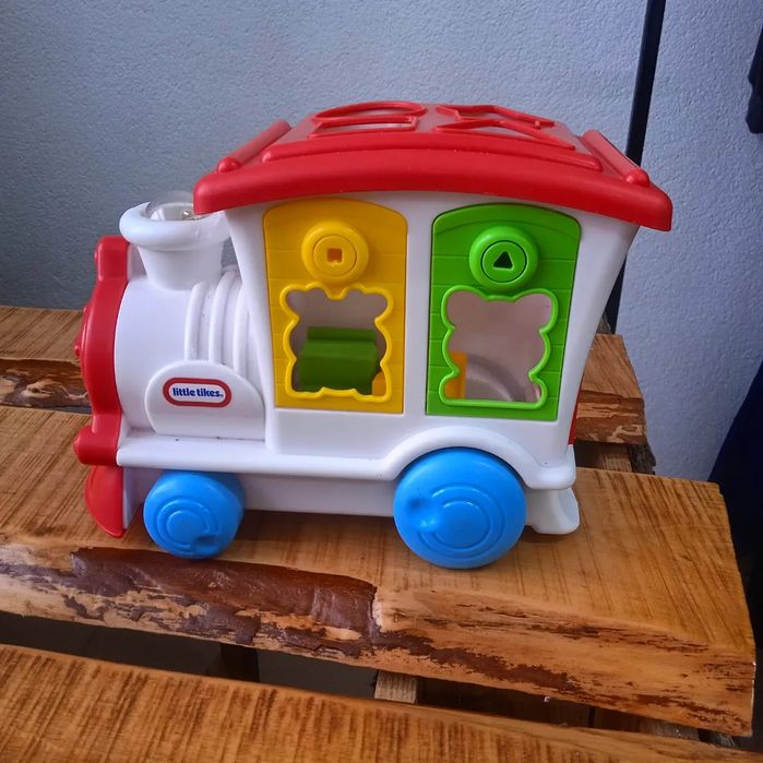 Поїзд-сортер фігурок Little Tikes. 
8 форм.
. Гарна іграшка як нова.
Д