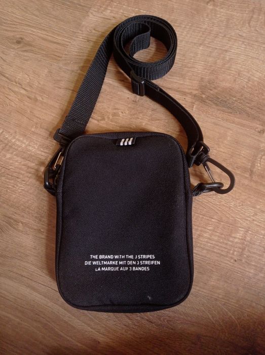 Tarebta adidas na ramie