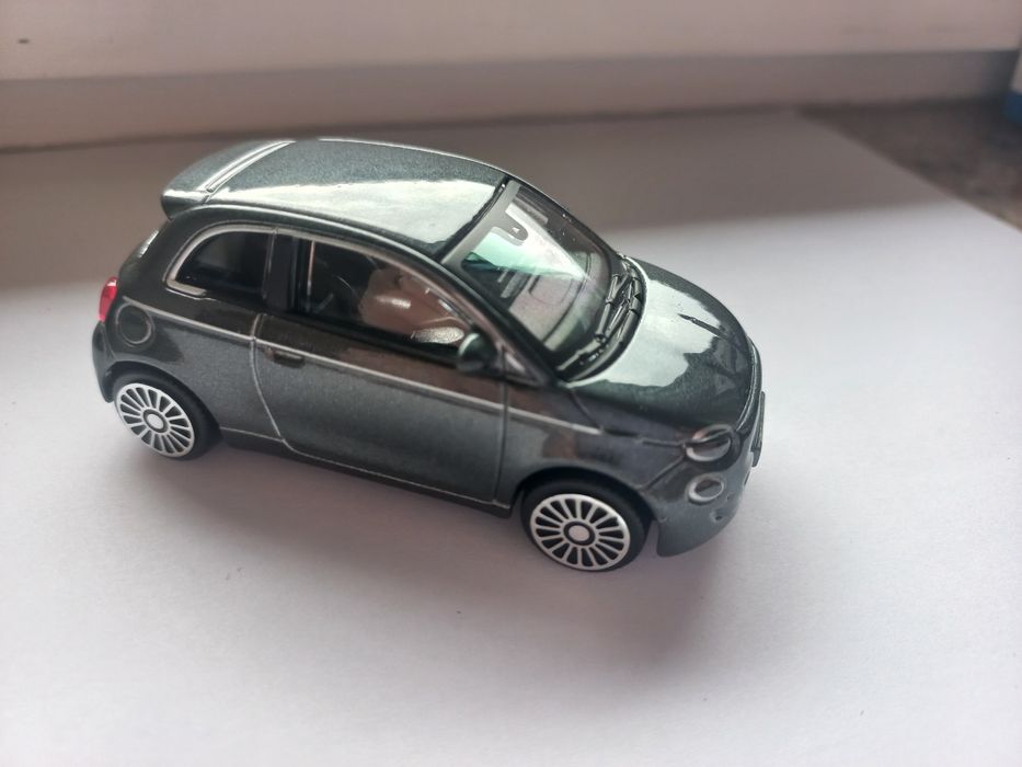 Bburago Fiat 500e,  skala 1:43