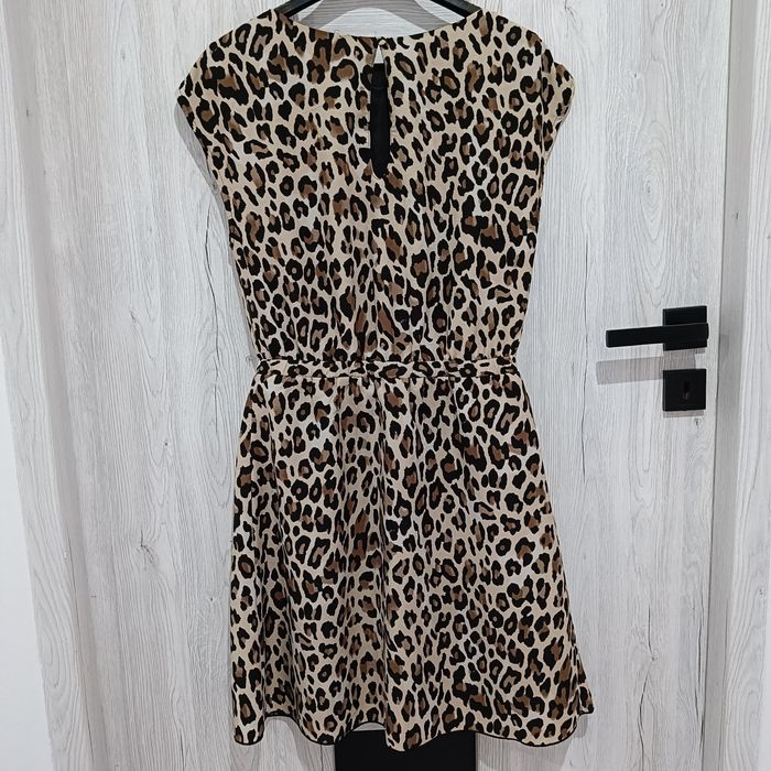 Sukienka w panterkę H&M