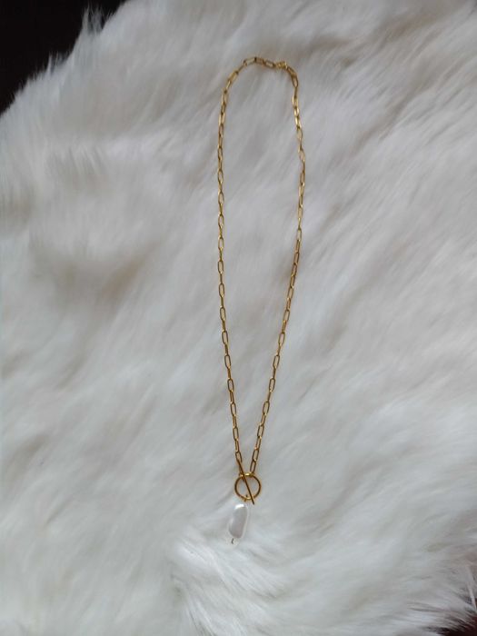 Złoty naszyjnik damski z perłą