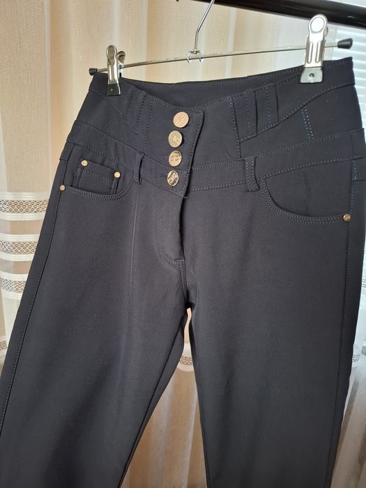 Штани з високою талією