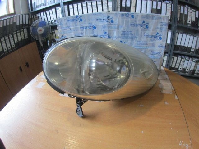 Farol 26060BC500 89900074 NISSAN MICRA K12 2005 1.2I 80CV 5P CINZA ESQ H4 ORIGINAL