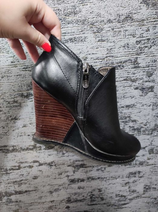 Шкіряні ботильйони на танкетці 38 розмір на стопу 25 см