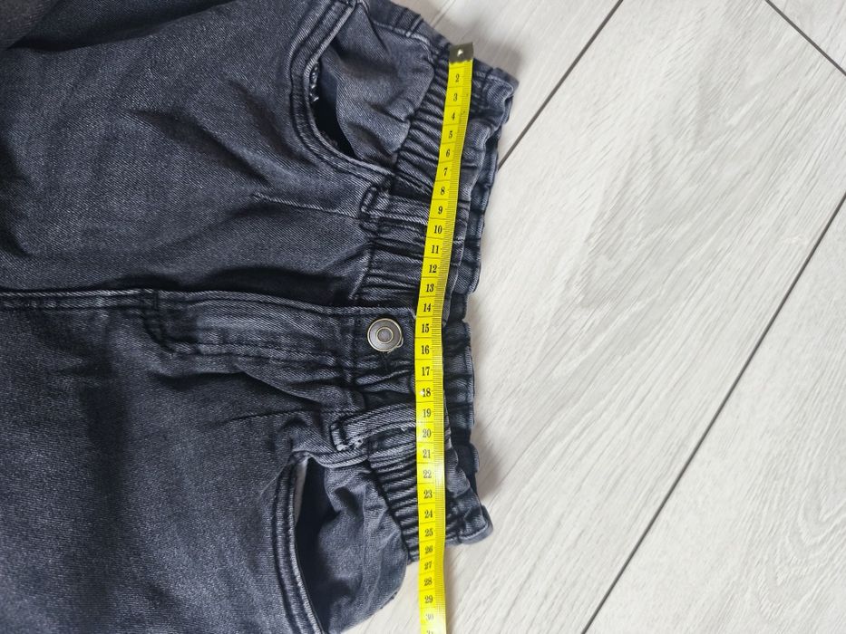 Sprzedam jeansy 140