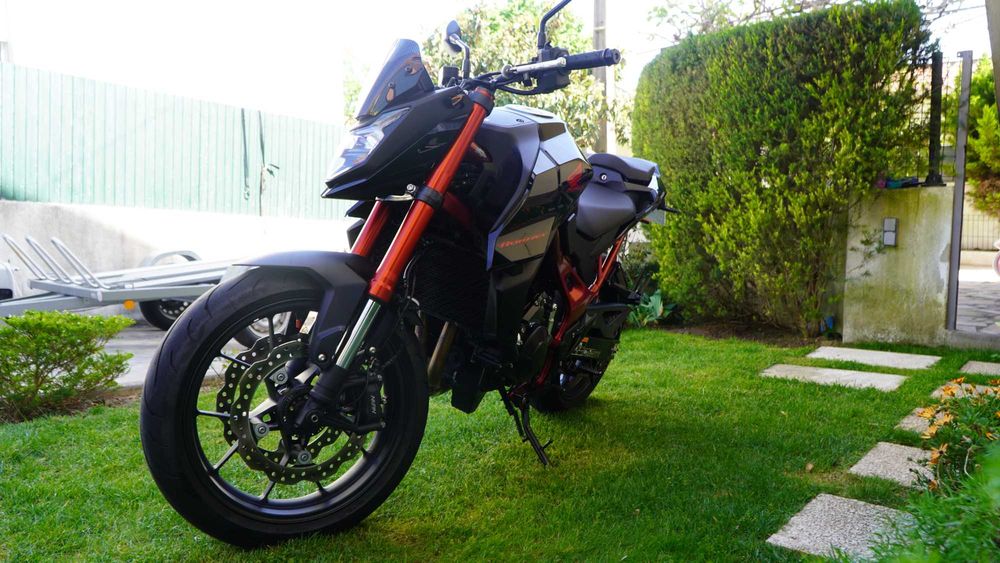 Honda CB750 Hornet 2023 – Apenas 8897 Km - Oportunidade