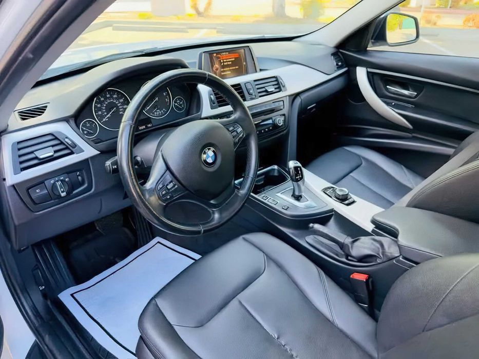 BMW 3 Series 320i      2015