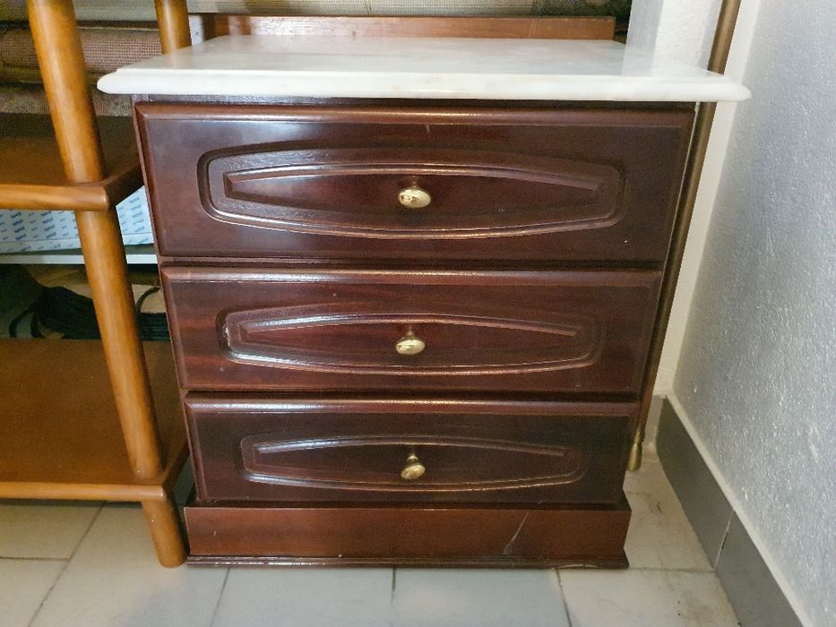 Mesa cabeceira madeira maciça com tampo pedra