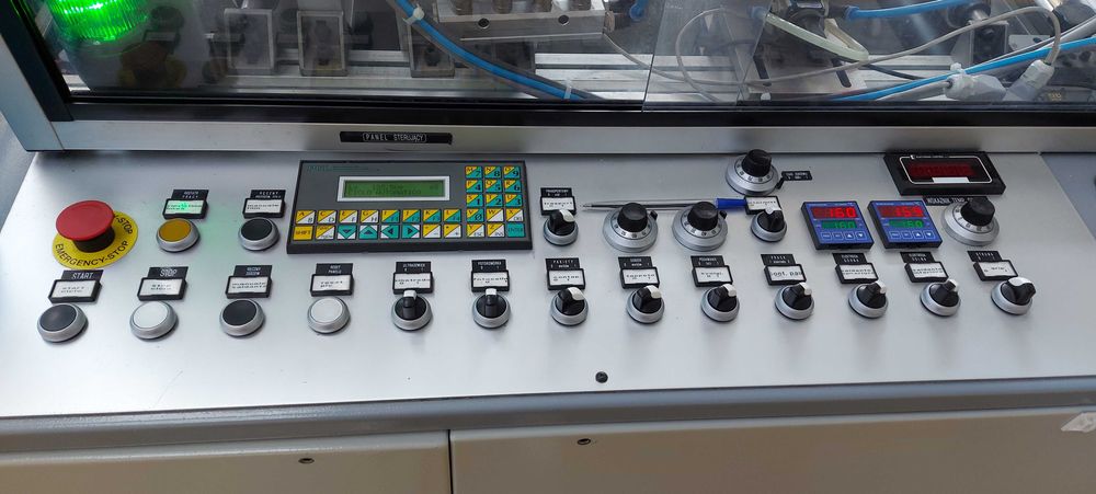 Automat tnąco - zgrzewający PE z aplikacjami.