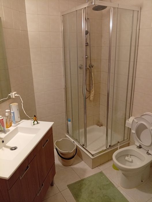 Quarto pra arrendar.