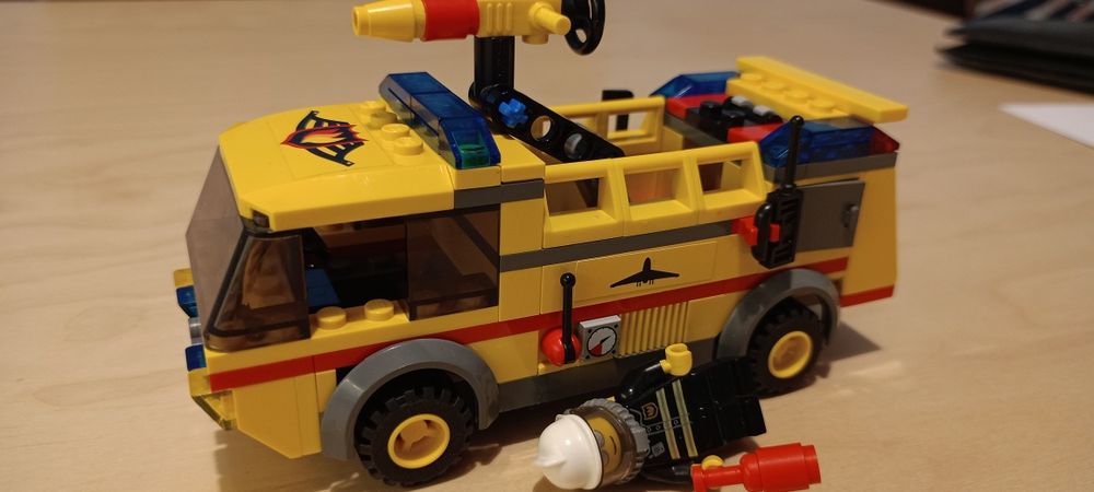 Lego CITY 7891 Lotniskowy wóz strażacki