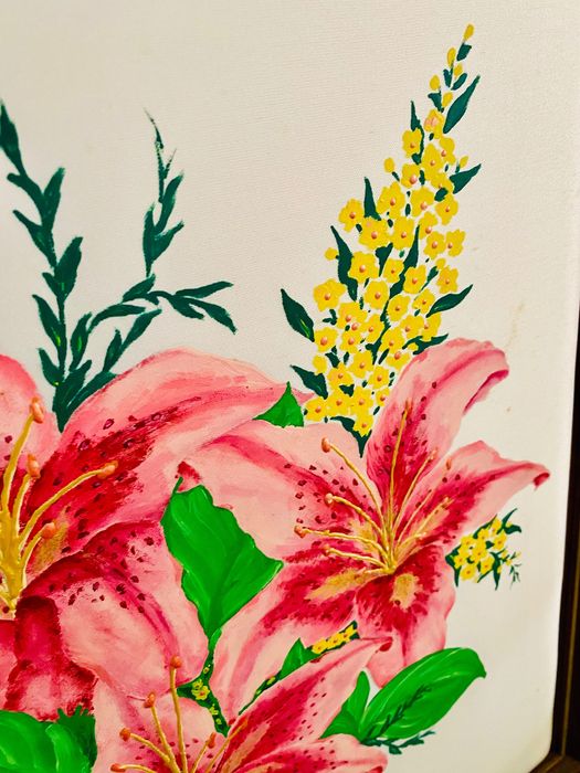 Quadro a óleo pintado em cetim branco